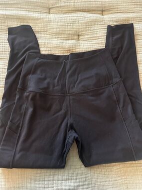 Women’s Black High-Waist Leggings with Side Pockets